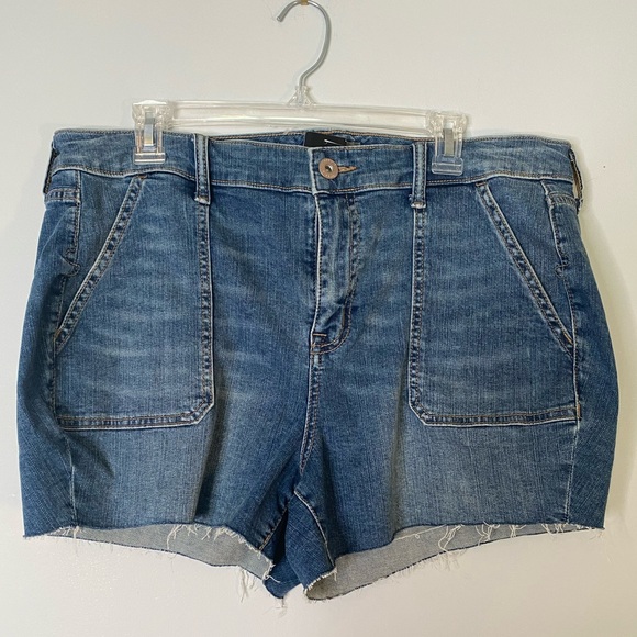 TORRID HIGH-RISE SHORT SZ 16 New - Picture 2 of 9